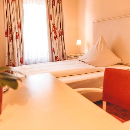 Hotel Loewen Eggenstein-Leopoldshafen Eksteriør billede