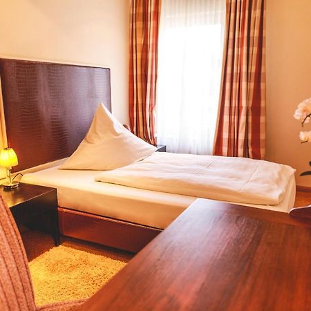 Hotel Loewen Eggenstein-Leopoldshafen Eksteriør billede