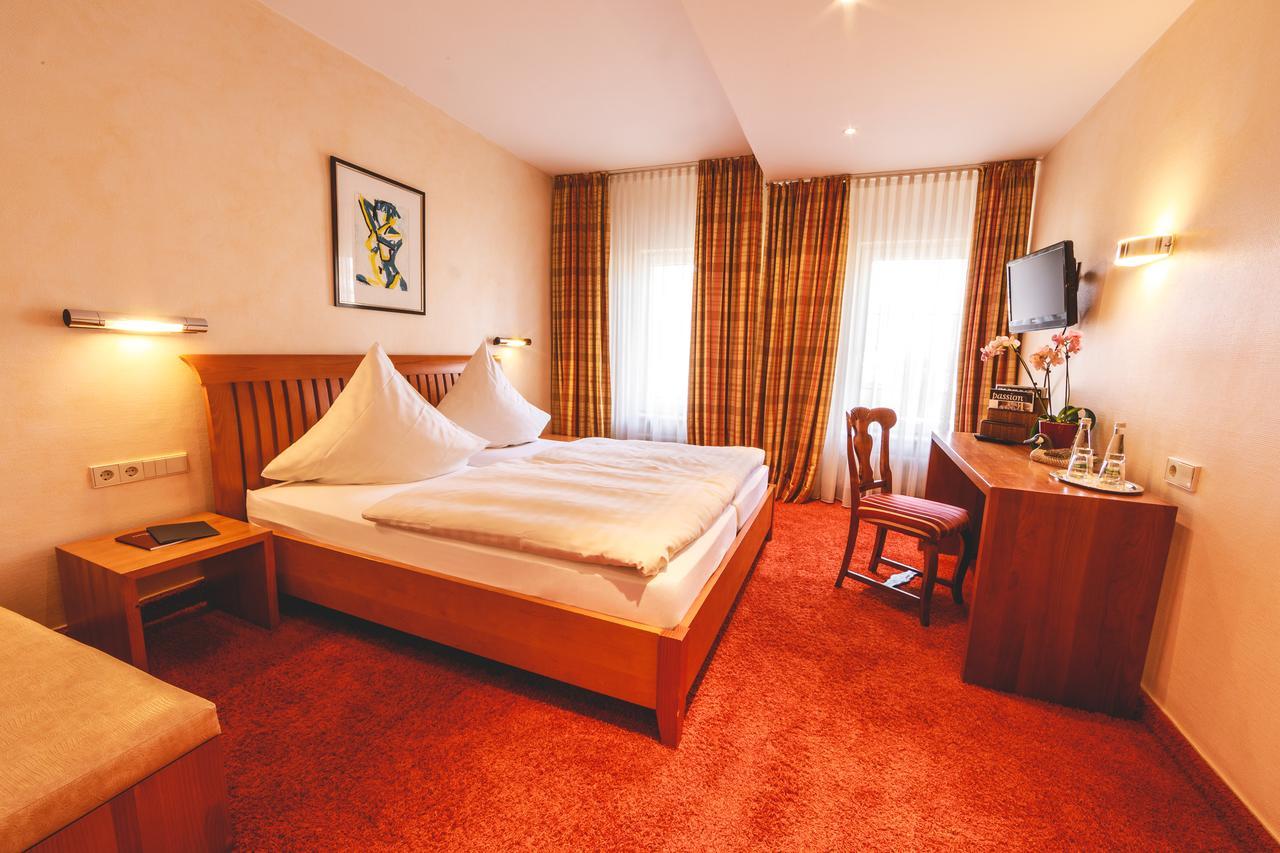 Hotel Loewen Eggenstein-Leopoldshafen Eksteriør billede