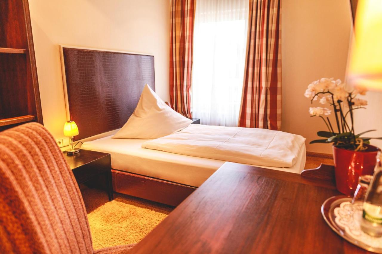 Hotel Loewen Eggenstein-Leopoldshafen Eksteriør billede
